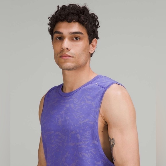 Lululemon 2022 Metal Vent Tech Sleeveless Shirt 2.0 in charged indigo- size XS - Picture 3 of 10